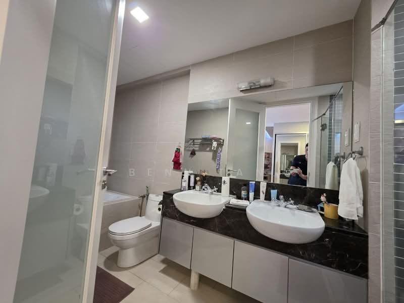 Kondominium untuk Dijual di Ara Hill Condominium - Benn Tan - Bathroom - PropertyGuru.com.my