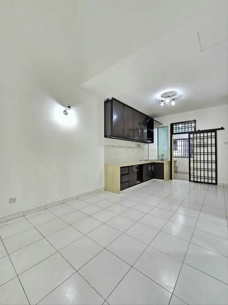 1.5-storey Terraced House for Sale in Taman Impian Emas (Skudai) - Peggie Chua - Kitchen - PropertyGuru.com.my