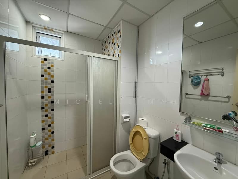Kondominium untuk Dijual di Bayswater Resort Condominium - Michelle Mah - Bathroom - PropertyGuru.com.my