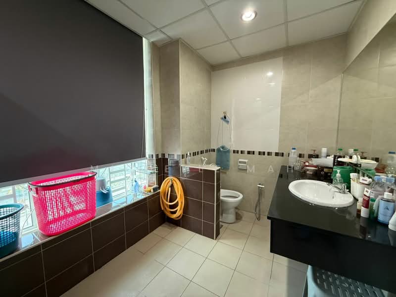 Kondominium untuk Dijual di Bayswater Resort Condominium - Michelle Mah - Bathroom - PropertyGuru.com.my