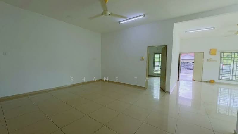 Rumah Berkembar untuk Dijual di Taman Nusari Bayu (Bandar Sri Sendayan) - Shane Tan - Living Room - PropertyGuru.com.my