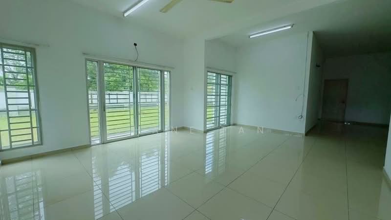 Rumah Berkembar untuk Dijual di Taman Nusari Bayu (Bandar Sri Sendayan) - Shane Tan - Living Room - PropertyGuru.com.my