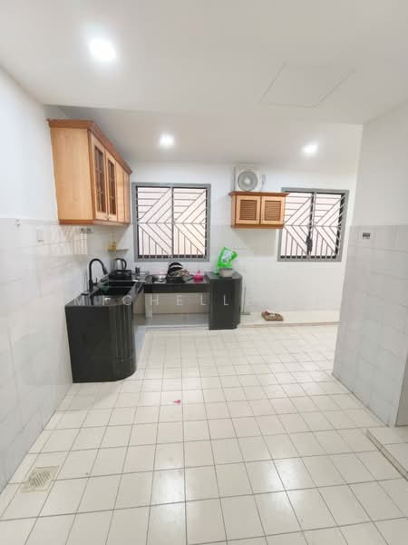 2-storey Terraced House for Sale in Bandar Seri Alam (Masai) - Michelle He - Kitchen - PropertyGuru.com.my