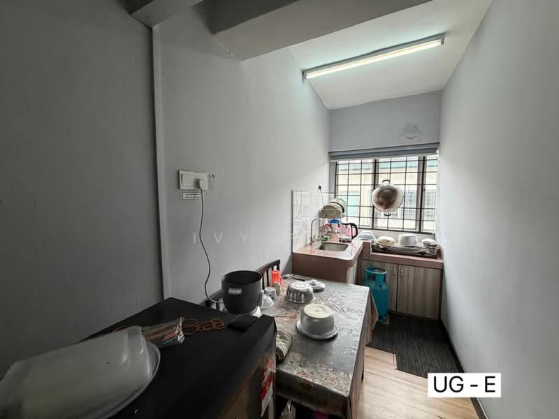 Shop for Sale in Bandar Bukit Tinggi 2 (Klang) - Ivy Por - Kitchen - PropertyGuru.com.my