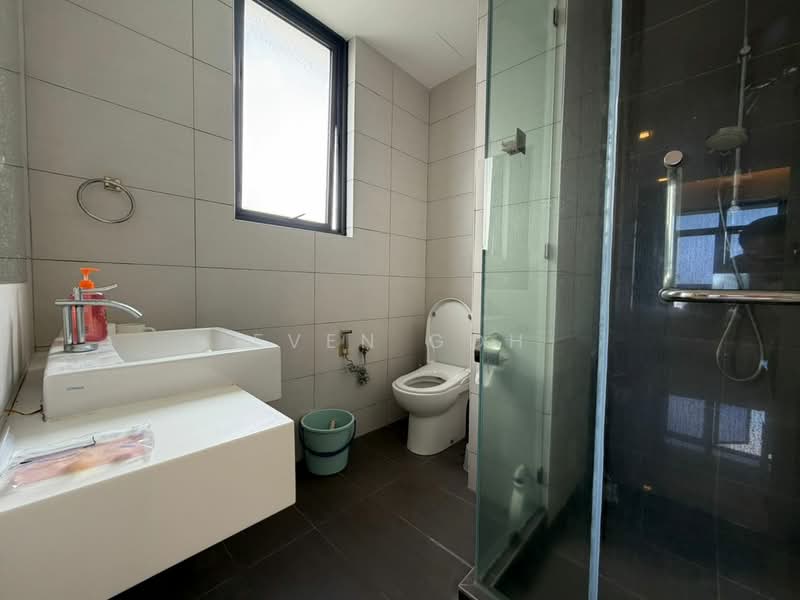 Kondominium untuk Dijual di The Light Linear - Even Goh - Bathroom - PropertyGuru.com.my