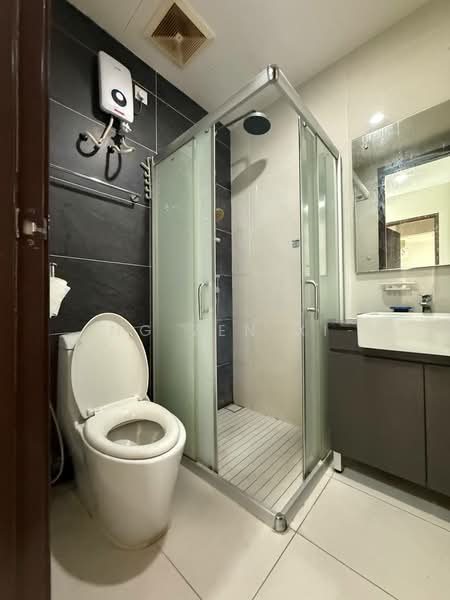 Condominium for Rent at Royal Strand @ Country Garden Danga Bay - NG ZEN XI - Bathroom - PropertyGuru.com.my