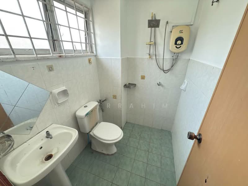 2-storey Terraced House for Sale in Jenjarom (Selangor) - Azizirrahim . - Bathroom - PropertyGuru.com.my