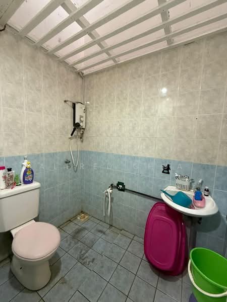 Rumah Teres 1 Tingkat untuk Dijual di Taman Matang Jaya (Kuching) - Alfred Chua - Bathroom - PropertyGuru.com.my