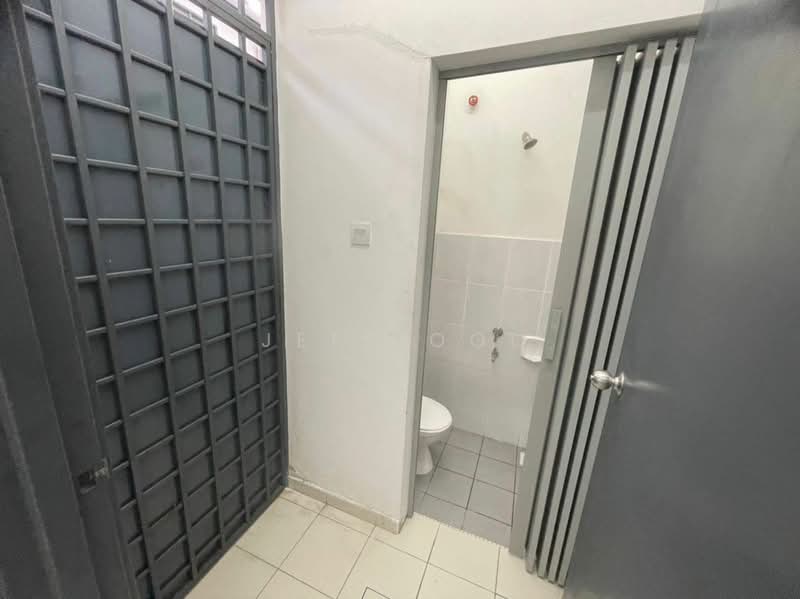 2-storey Terraced House for Rent in Johor Bahru (Johor) - Jeff Ooi - Bathroom - PropertyGuru.com.my