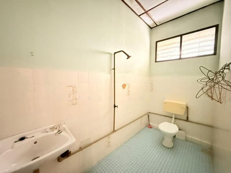 2-storey Terraced House for Sale in Taman BDC (Kuching) - Alfred Chua - Bathroom - PropertyGuru.com.my