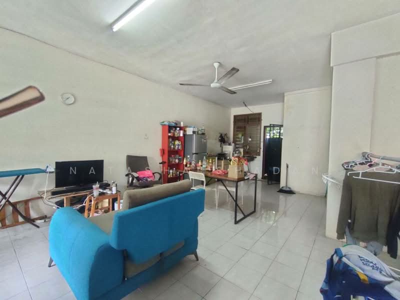 Rumah Teres 2 Tingkat untuk Dijual di Bandar Saujana Putra (Tanjong Duabelas) - Natasha Shadan - Living Room - PropertyGuru.com.my