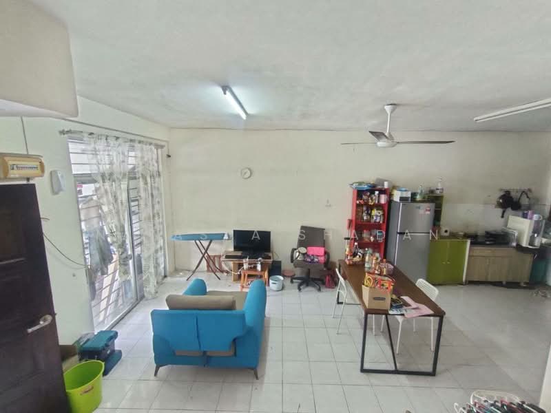 Rumah Teres 2 Tingkat untuk Dijual di Bandar Saujana Putra (Tanjong Duabelas) - Natasha Shadan - Living Room - PropertyGuru.com.my