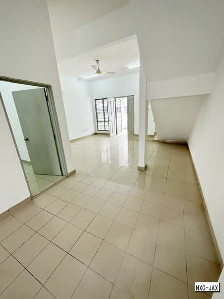 Rumah Teres 2 Tingkat untuk Disewa di Taman Saga (Klang) - Ivy Por - Living Room - PropertyGuru.com.my