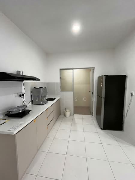 Kondominium untuk Disewa di Residensi Sateria - Jovi Soh - Kitchen - PropertyGuru.com.my