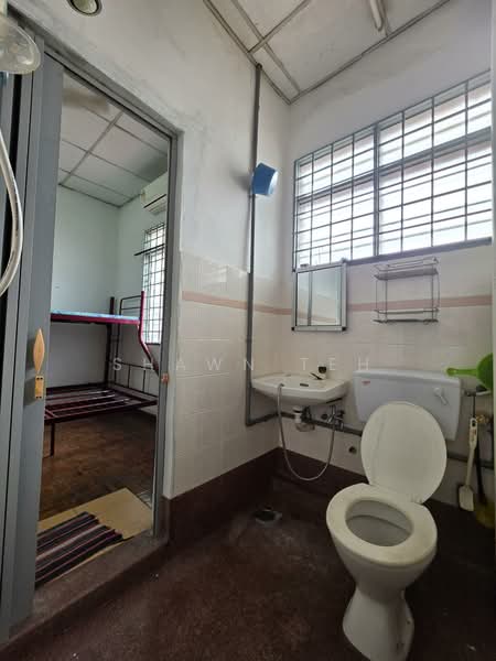 Terraced House for Sale in Taman Merdeka Jaya (Batu Berendam) - Shawn Teh - Bathroom - PropertyGuru.com.my