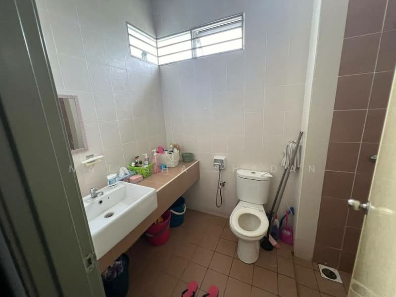 2-storey Terraced House for Sale in Bandar Baru Puncak Alam (Puncak Alam) - Natasha Shadan - Bathroom - PropertyGuru.com.my
