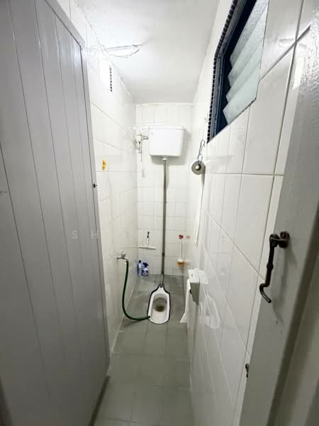 Rumah Teres 1 Tingkat untuk Dijual di Taman Johor (Tampoi) - Sharon Ng - Bathroom - PropertyGuru.com.my