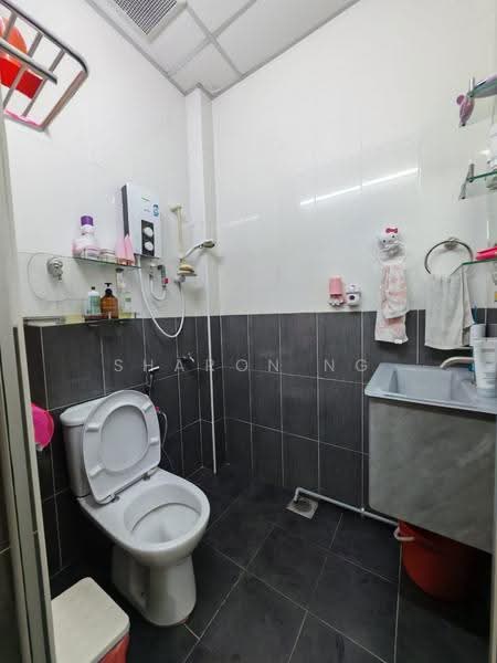 1-storey Terraced House for Sale in Permas Jaya (Johor) - Sharon Ng - Bathroom - PropertyGuru.com.my