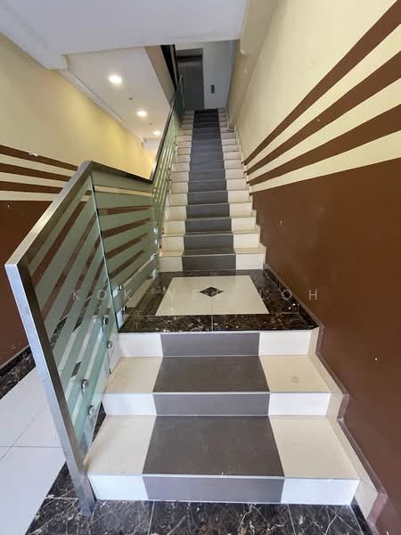 Shop / Office for Sale in Seri Kembangan (Selangor) - Kok Yee Loh - Corridor - PropertyGuru.com.my