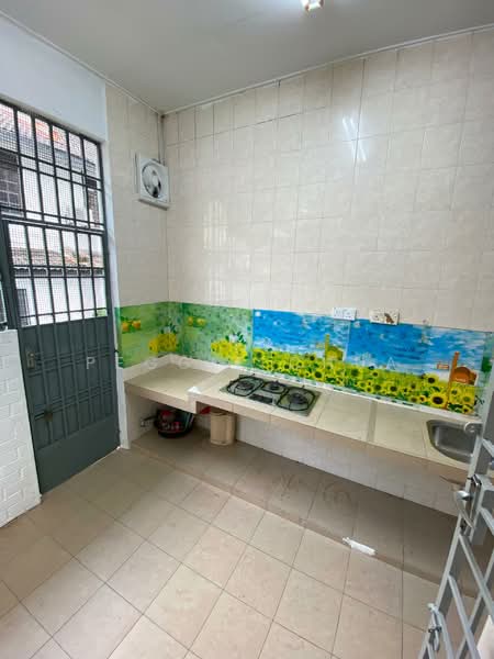 2-storey Terraced House for Rent in Taman Daya (Johor Bahru) - Peggie Chua - Kitchen - PropertyGuru.com.my