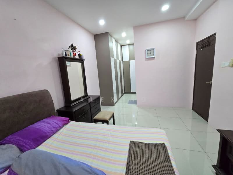 Service Residence for Sale at 8Scape Residence @ Sutera - Alex Ng - Bedroom - PropertyGuru.com.my