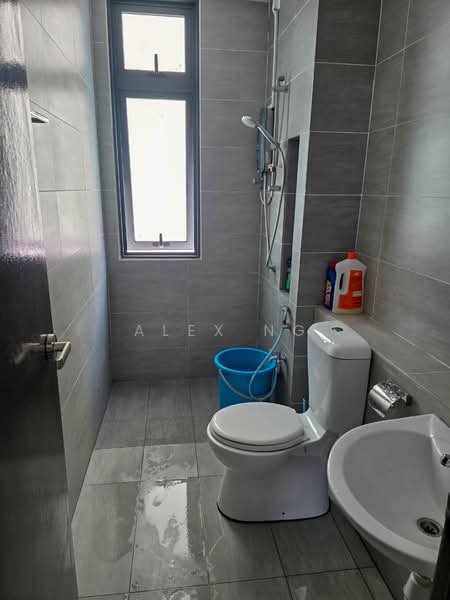 Service Residence for Sale at 8Scape Residence @ Sutera - Alex Ng - Bathroom - PropertyGuru.com.my