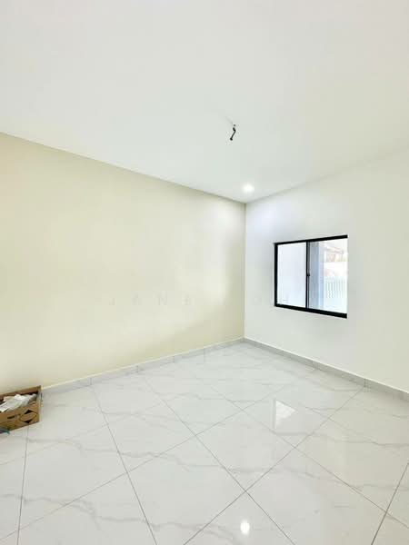 Rumah Teres 1 Tingkat untuk Dijual di Taman Johor Jaya (Johor Bahru) - Jane Loh - Bedroom - PropertyGuru.com.my