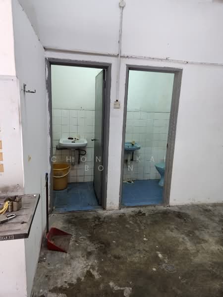 Shop / Office for Sale in Taman Desa Cheras (Cheras) - Chong Kai Boon - Bathroom - PropertyGuru.com.my