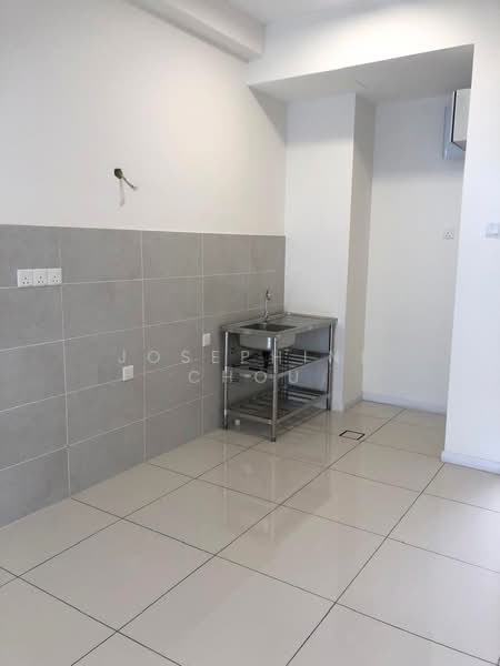 Service Residence for Sale at The Glenz @ Glenmarie - Josephine Chou - Kitchen - PropertyGuru.com.my