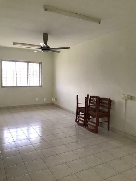 Pangsapuri untuk Dijual di PPR Raya Permai - Benz Low - Living Room - PropertyGuru.com.my