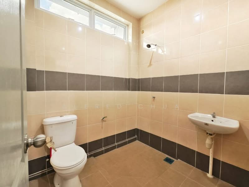 2-storey Terraced House for Sale in Kota Samarahan (Sarawak) - Alfred Chua - Bathroom - PropertyGuru.com.my
