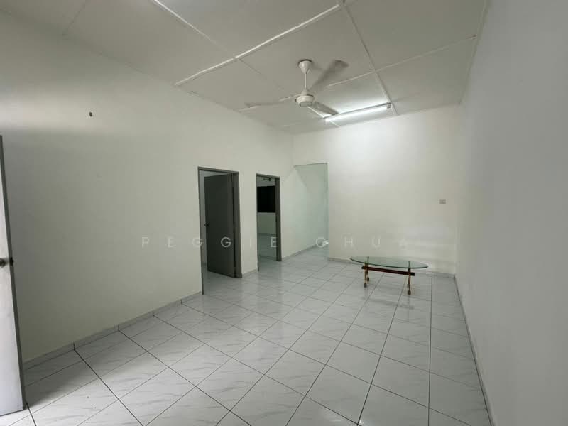 1-storey Terraced House for Rent in Taman Iskandar (Johor Bahru) - Peggie Chua - Living Room - PropertyGuru.com.my