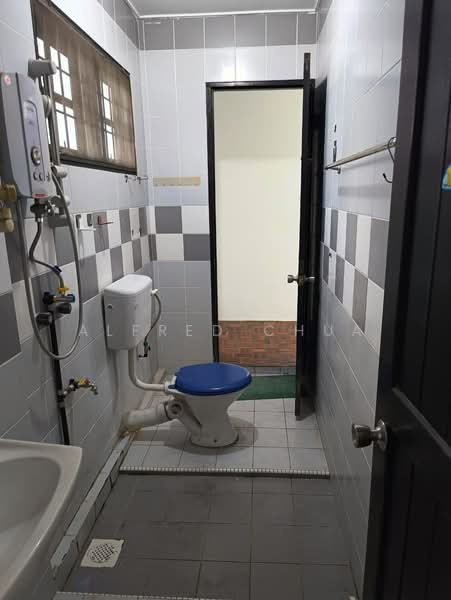 2-storey Terraced House for Sale in Kempas Heights (Kuching) - Alfred Chua - Bathroom - PropertyGuru.com.my