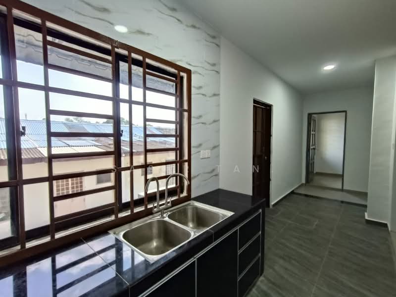 Rumah Teres 2 Tingkat untuk Dijual di Taman Johor Jaya (Johor Bahru) - SASER TAN. - Kitchen - PropertyGuru.com.my