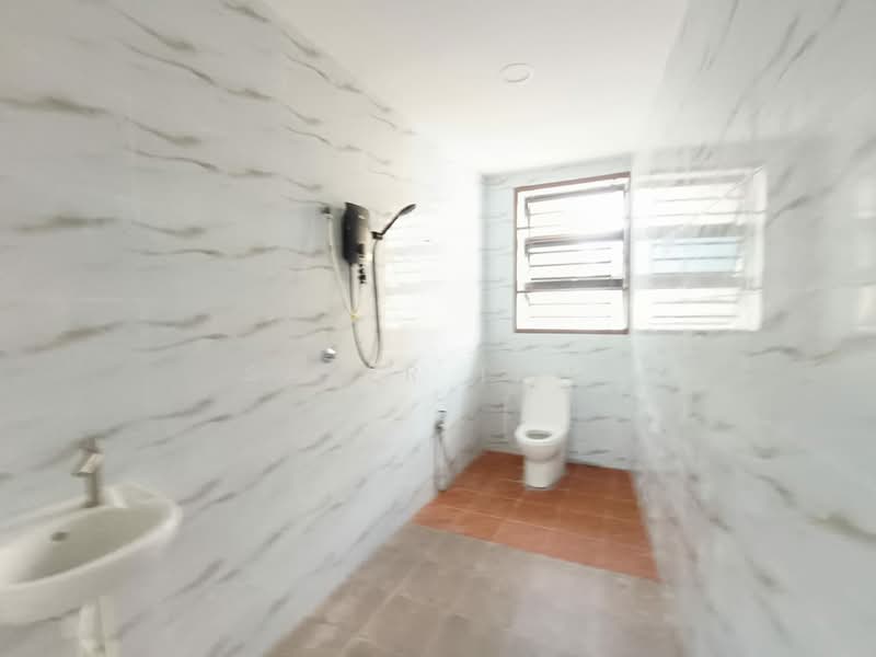 Rumah Teres 2 Tingkat untuk Dijual di Taman Johor Jaya (Johor Bahru) - SASER TAN. - Bathroom - PropertyGuru.com.my