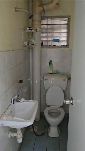 Pangsapuri untuk Dijual di Permai Apartment - Alvin Choo - Bathroom - PropertyGuru.com.my