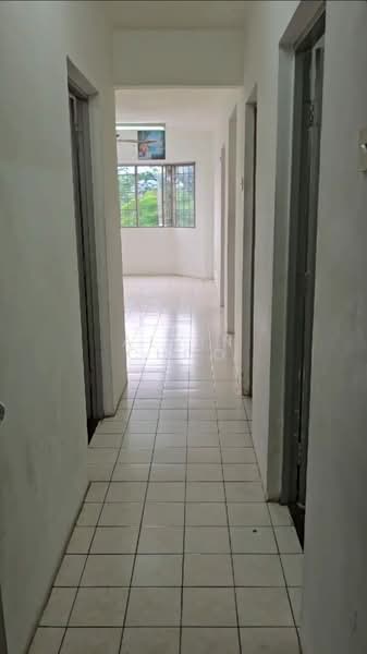 Pangsapuri untuk Dijual di Permai Apartment - Alvin Choo - Corridor - PropertyGuru.com.my