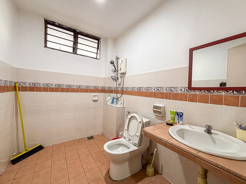 2-storey Terraced House for Sale in Seksyen 11 (Kota Damansara) - Vincent Liaw - Bathroom - PropertyGuru.com.my