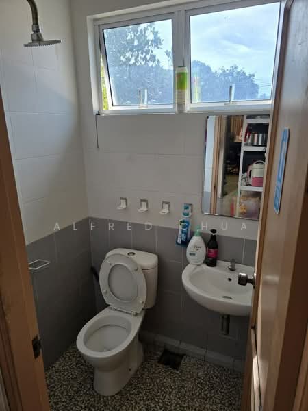 2-storey Terraced House for Sale in Kota Samarahan (Sarawak) - Alfred Chua - Bathroom - PropertyGuru.com.my