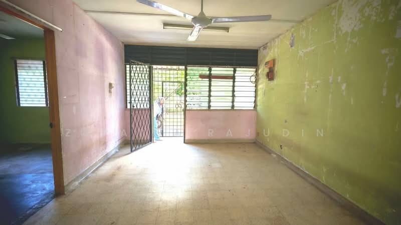 Flat for Sale at Flat PKNS Section 17 Shah Alam - Zuraina Rajudin - Living Room - PropertyGuru.com.my