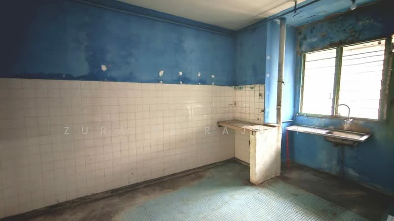 Flat for Sale at Flat PKNS Section 17 Shah Alam - Zuraina Rajudin - Kitchen - PropertyGuru.com.my