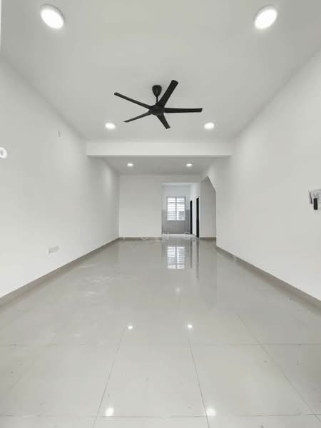 2-storey Terraced House for Sale in Bandar Dato Onn (Tebrau) - Han Yong Ang - Living Room - PropertyGuru.com.my