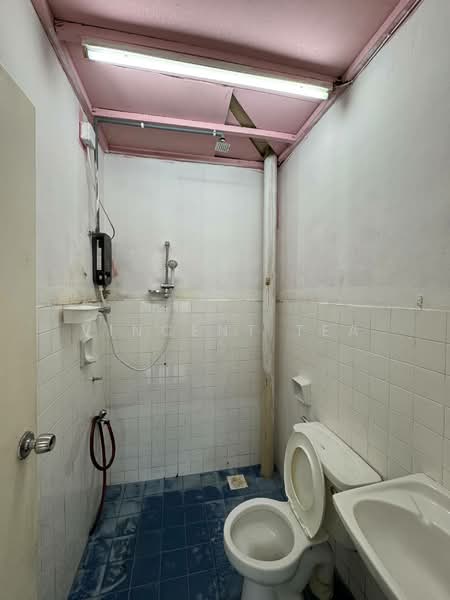 1-storey Terraced House for Rent in Perling (Johor) - Vincent Tea - Bathroom - PropertyGuru.com.my