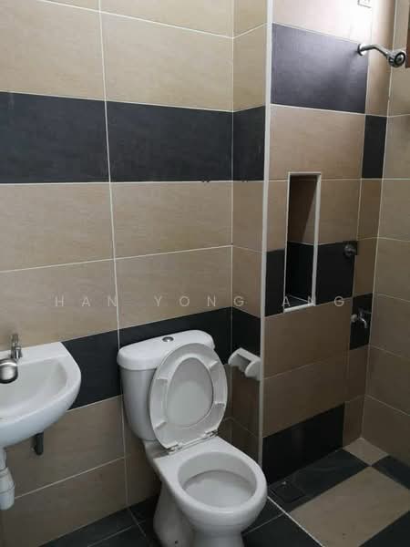 2-storey Terraced House for Sale in Taman Bestari Indah (Ulu Tiram) - Han Yong Ang - Bathroom - PropertyGuru.com.my