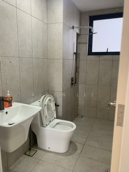 Condominium for Rent at EdgeWood Residences @ SkySanctuary - Aiden Lee - Bathroom - PropertyGuru.com.my