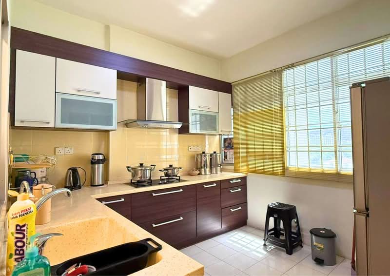 Condominium for Sale at Putra Place Condominium - Clifton Chee - Kitchen - PropertyGuru.com.my