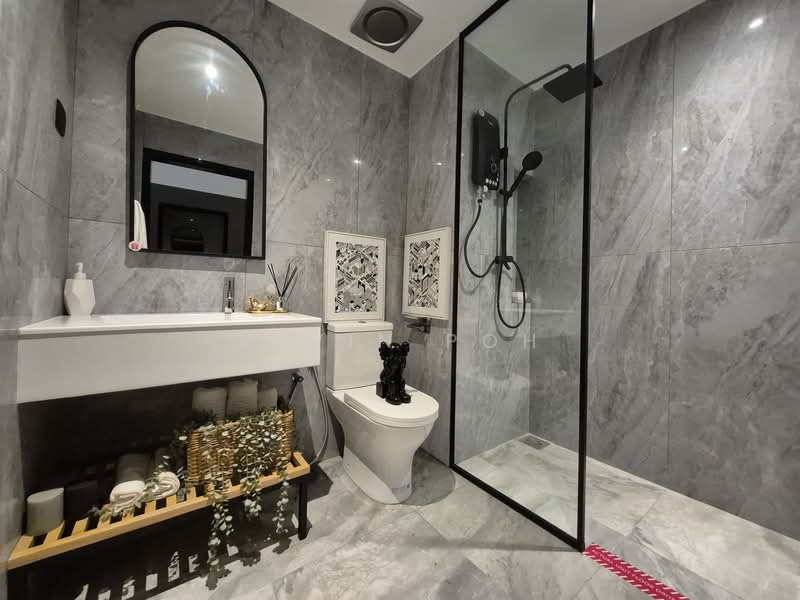 Service Residence for Sale at R Suites Chancery Residences - Kevin Poh - Bathroom - PropertyGuru.com.my