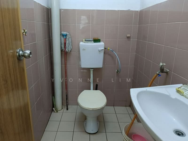 Rumah Teres 2 Tingkat untuk Dijual di Kota Masai (Pasir Gudang) - Yvonne Lim - Bathroom - PropertyGuru.com.my