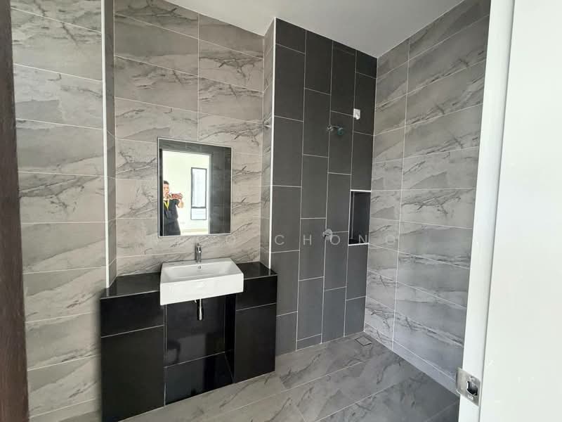 Cluster House for Sale in Taman Mount Austin (Tebrau) - Nico Chong - Bathroom - PropertyGuru.com.my