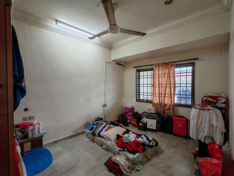 Rumah Teres 1 Tingkat untuk Dijual di Taman Johor Jaya (Johor Bahru) - Roy Yap - Bedroom - PropertyGuru.com.my